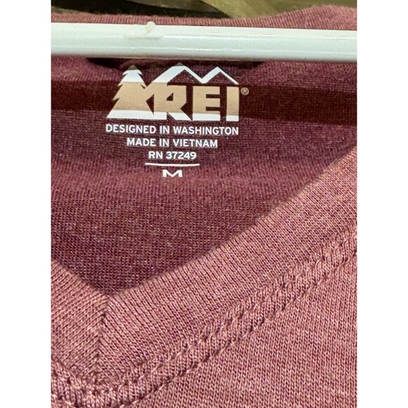 REI Women’s Medium V-neck Burgundy Tshirt Athletic Performance Hiking Outdoors - Picture 4 of 10
